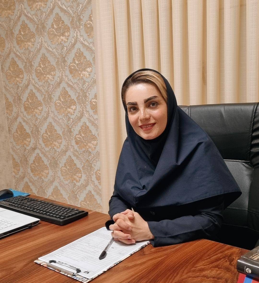 زینب رستم آبادی